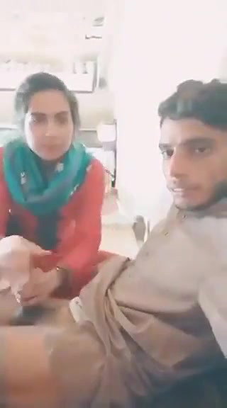 Cheater bhabhi giving handjob to devar with clear punjabi