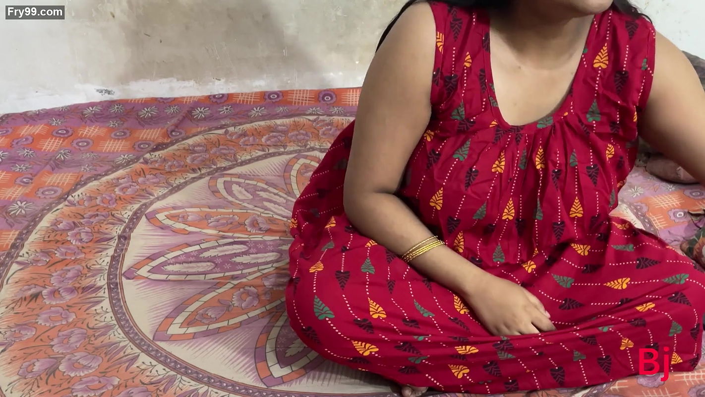 Big Boobs Indian Bhabhi Has to Fuck the Delivery Boy