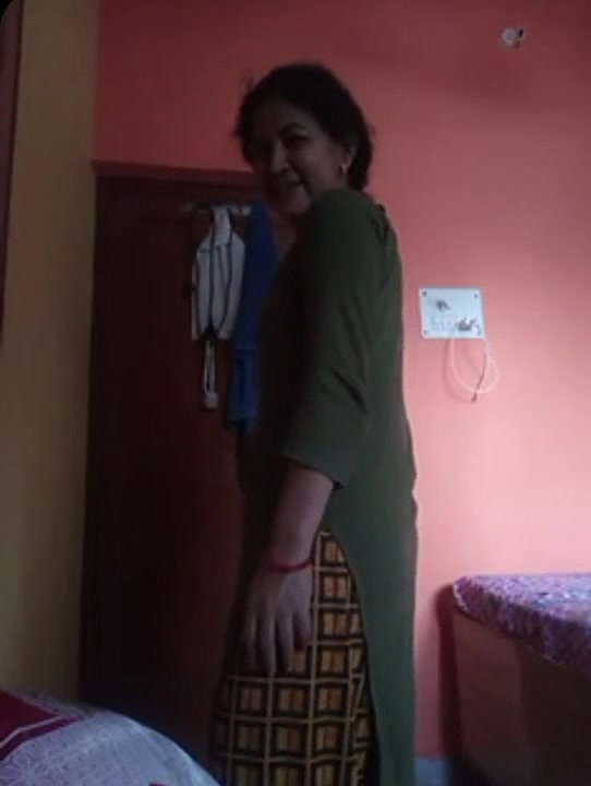 Assamese Bhabhi Showing Her Ass and Boobs