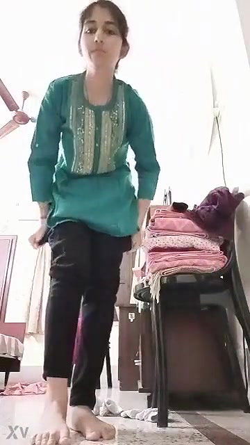 Desi Desi Girl Shows her Boobs and Pussy