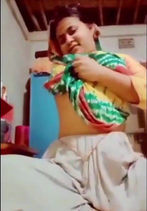 Super Cute Bangladeshi Girl Shows her Boobs