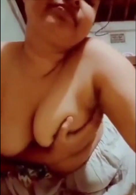 Super Cute Bangladeshi Girl Shows her Boobs