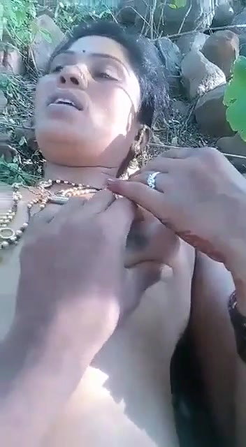 Village bhabhi outdoor fucking