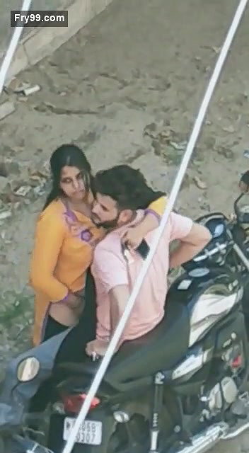 Outdoor on road 4 clips marge