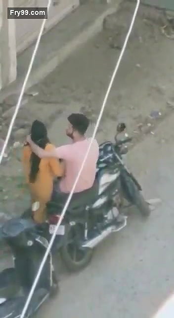 Outdoor on road 4 clips marge