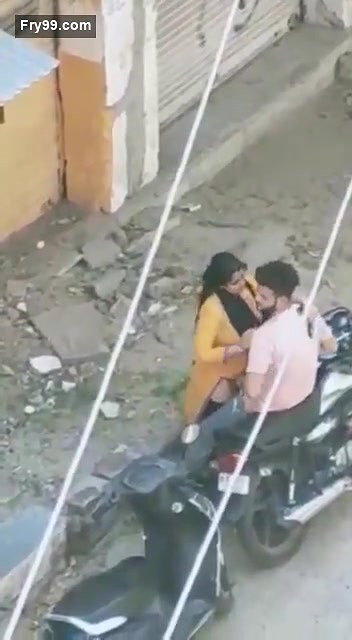 Outdoor on road 4 clips marge