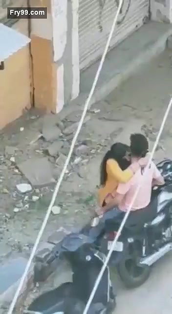 Outdoor on road 4 clips marge