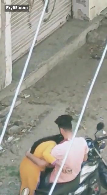 Outdoor on road 4 clips marge