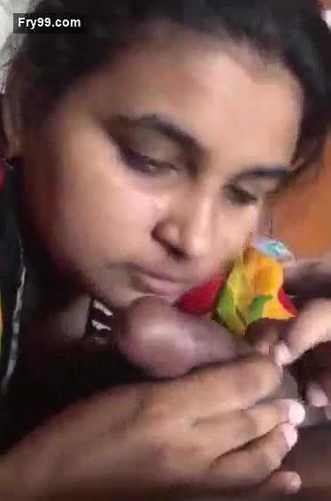 DESI AUNTY TRYING BLOWJOB