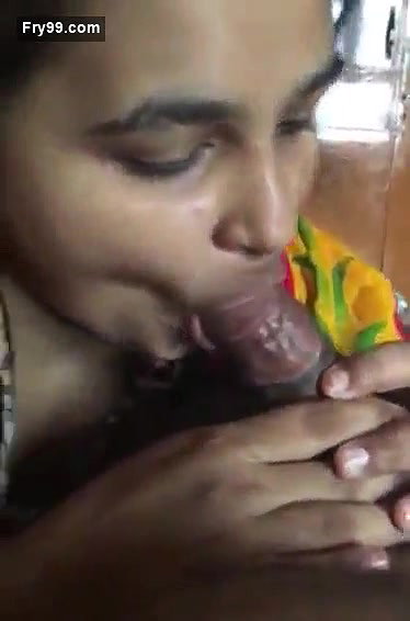 DESI AUNTY TRYING BLOWJOB