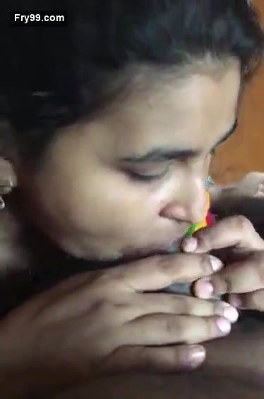 DESI AUNTY TRYING BLOWJOB
