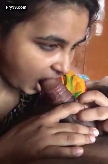 DESI AUNTY TRYING BLOWJOB