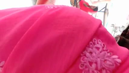 Desi Aunty Pallu Slip in Auto Caught Hidendly