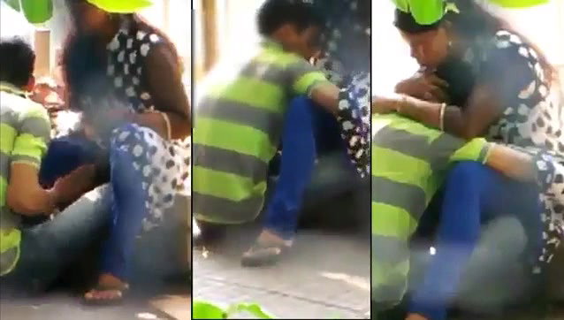 Desi Lovers in Park Pussy Finger Hard Caught