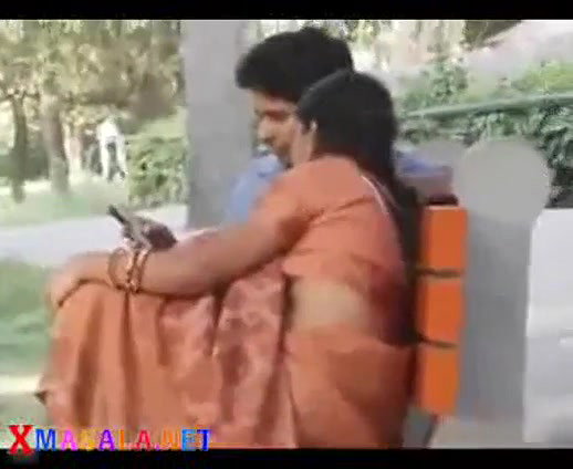 Desi Lovers in Park Hot Boobs Show Aunty