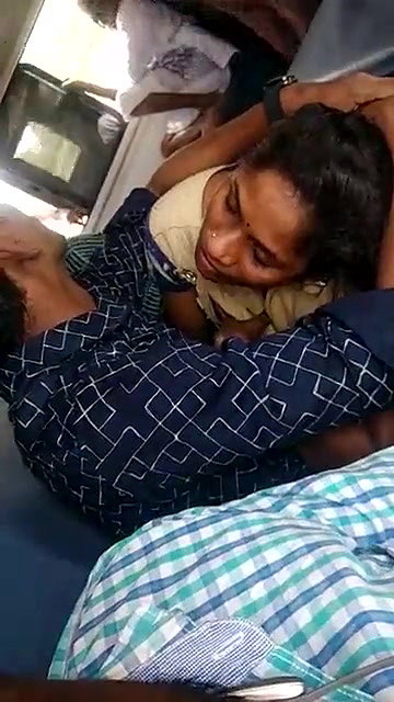 Desi Romance Mouth Kiss and BJ in Train Capture