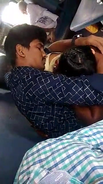Desi Romance Mouth Kiss and BJ in Train Capture