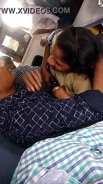 Desi Romance Mouth Kiss and BJ in Train Capture
