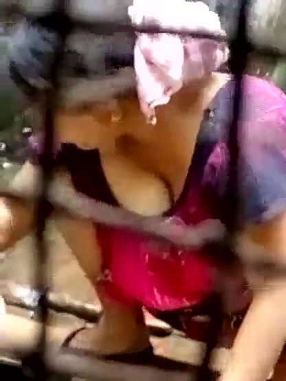 My Neibour Aunty Spyied Her Thighs and Cleavage Hot