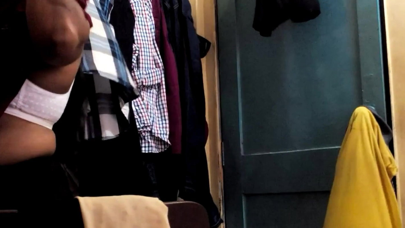 Desi Aunty Dress Change Captured by Neibour Guy Using Spycam