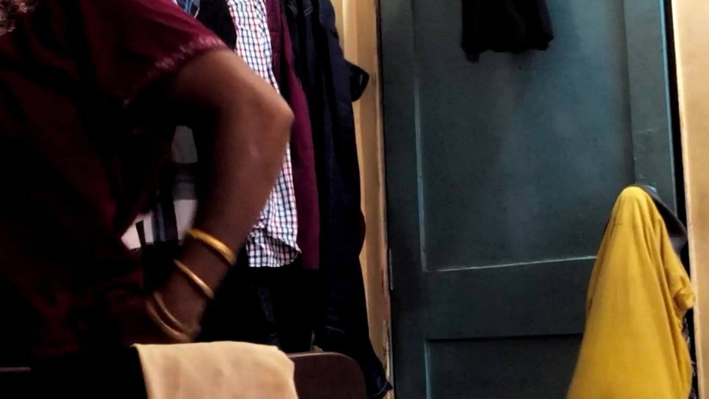 Desi Aunty Dress Change Captured by Neibour Guy Using Spycam