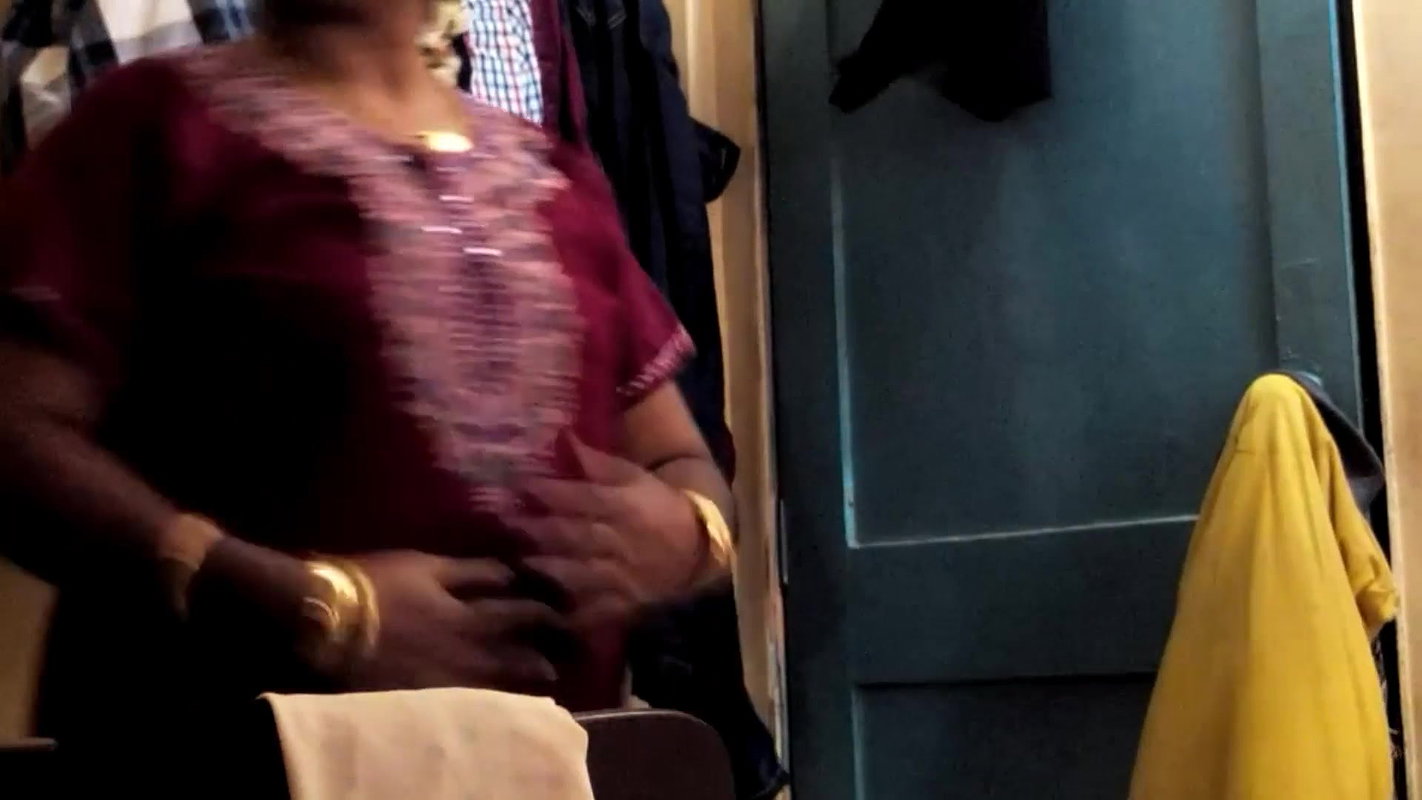 Desi Aunty Dress Change Captured by Neibour Guy Using Spycam