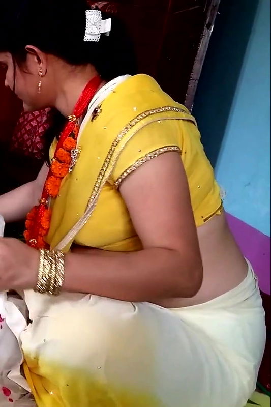 Hot Nepali Aunty boobs,Navel and milky tummy