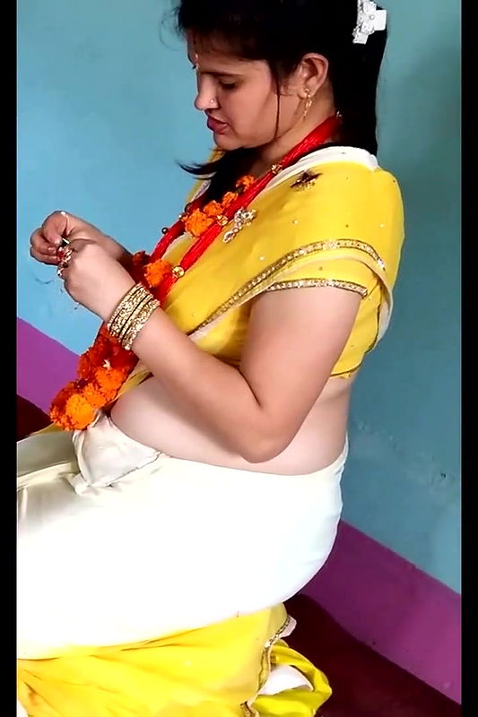 Hot Nepali Aunty boobs,Navel and milky tummy