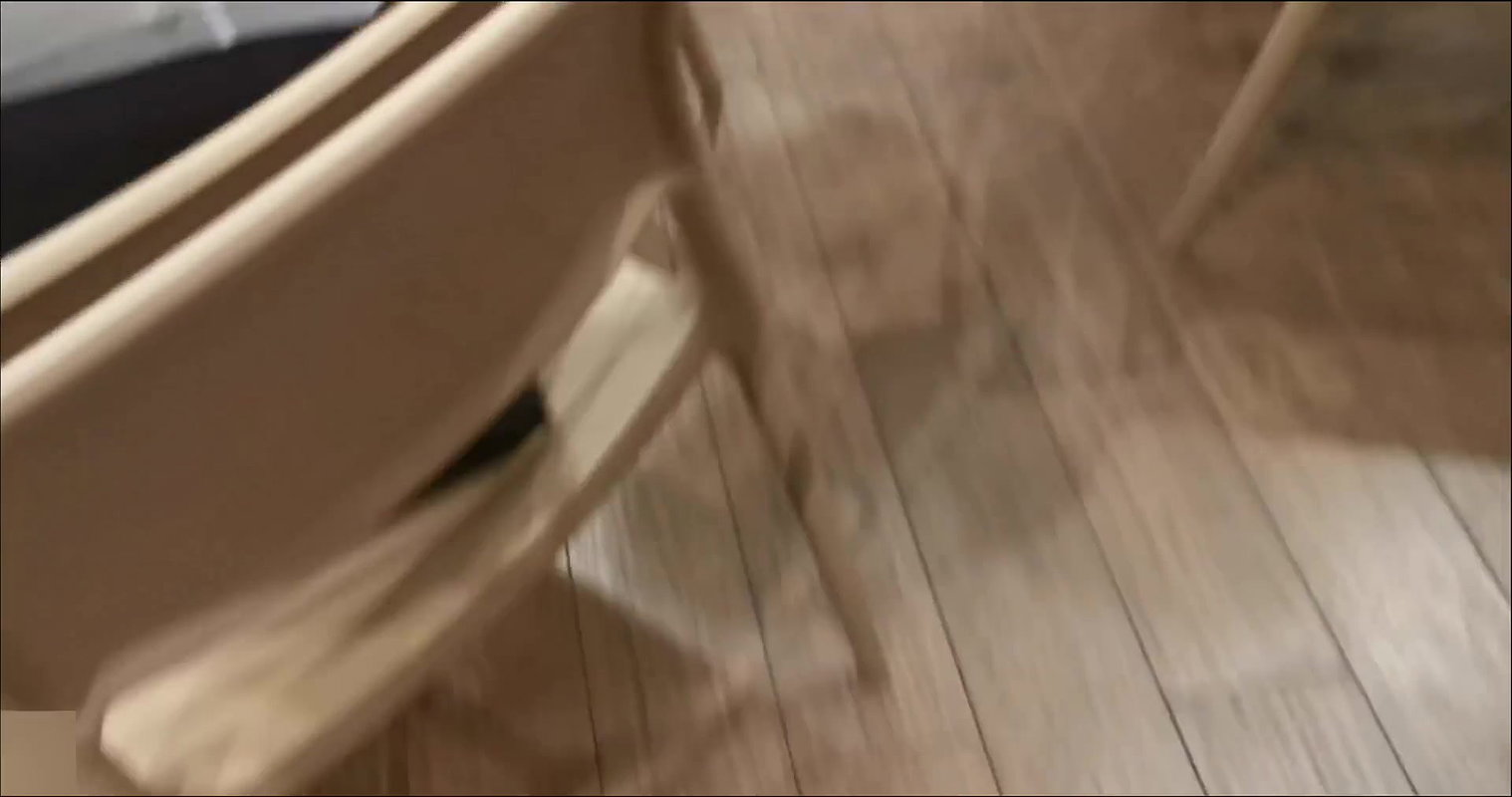 Ass crack in food court