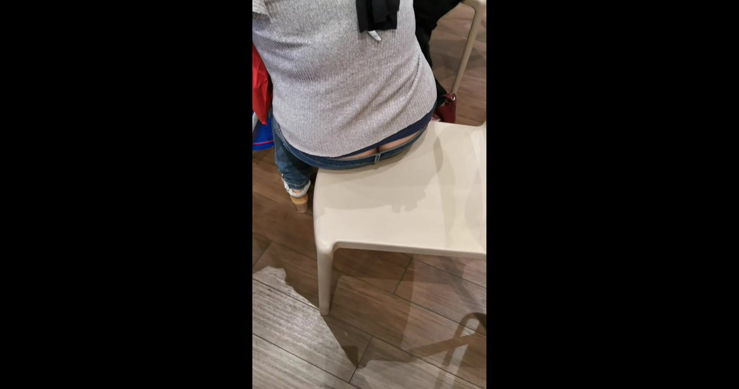 Ass crack in food court