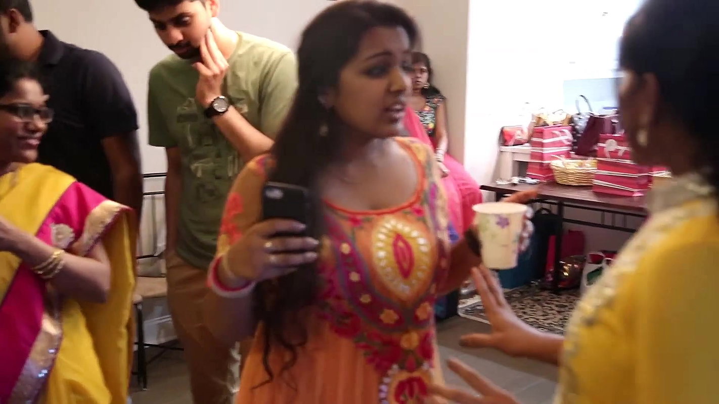 Cute Desi Girl Huge Cleavage