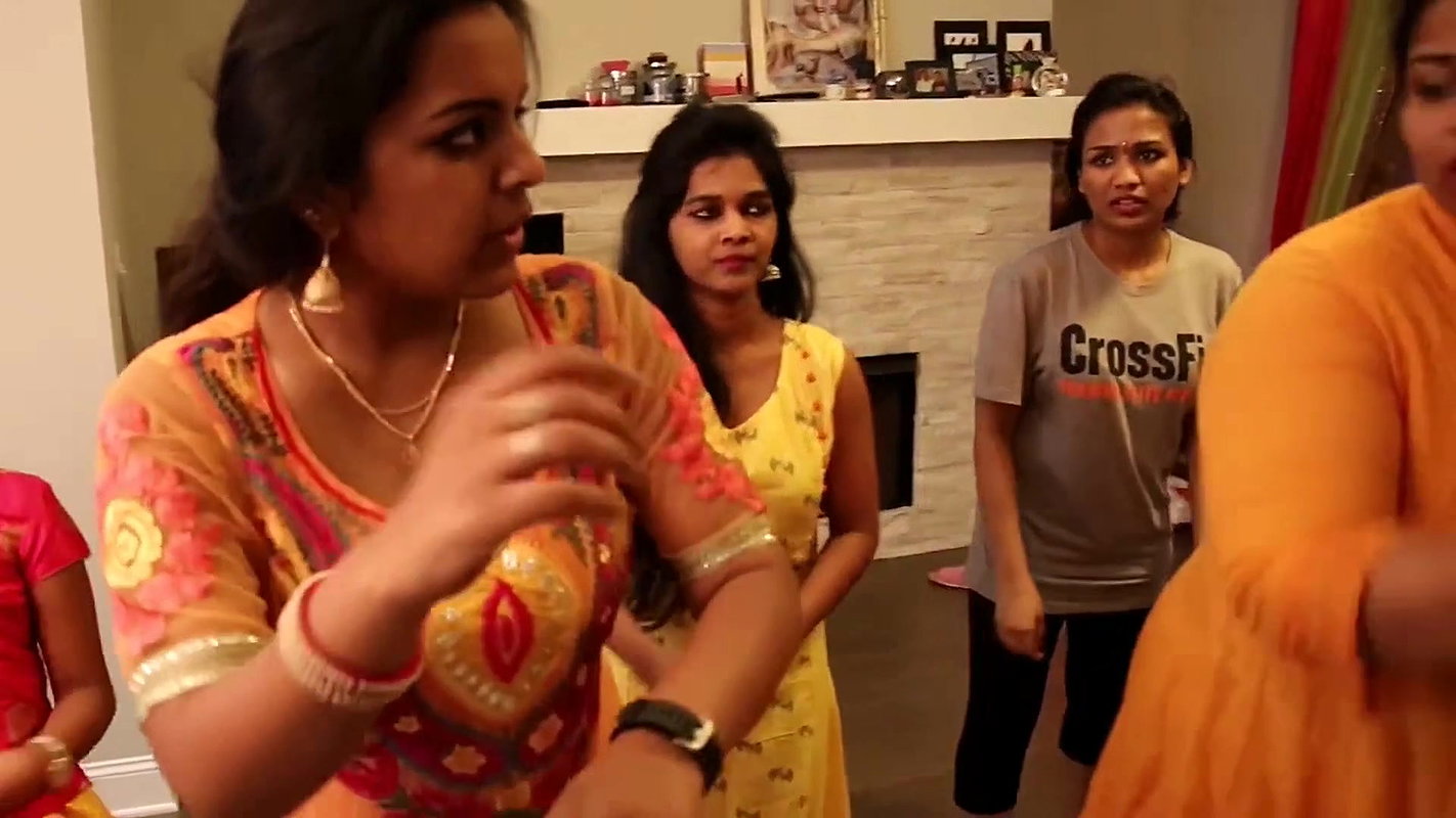 Cute Desi Girl Huge Cleavage