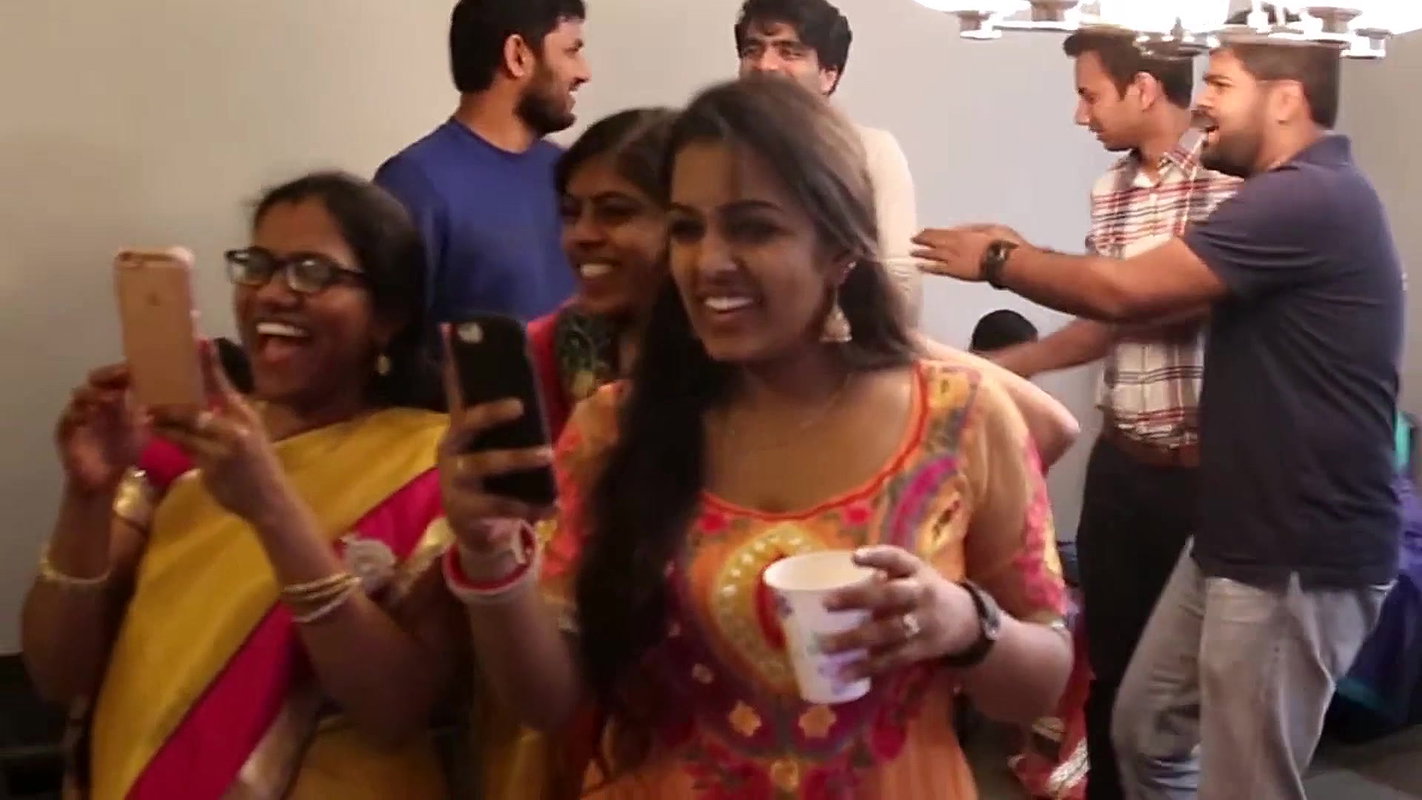 Cute Desi Girl Huge Cleavage