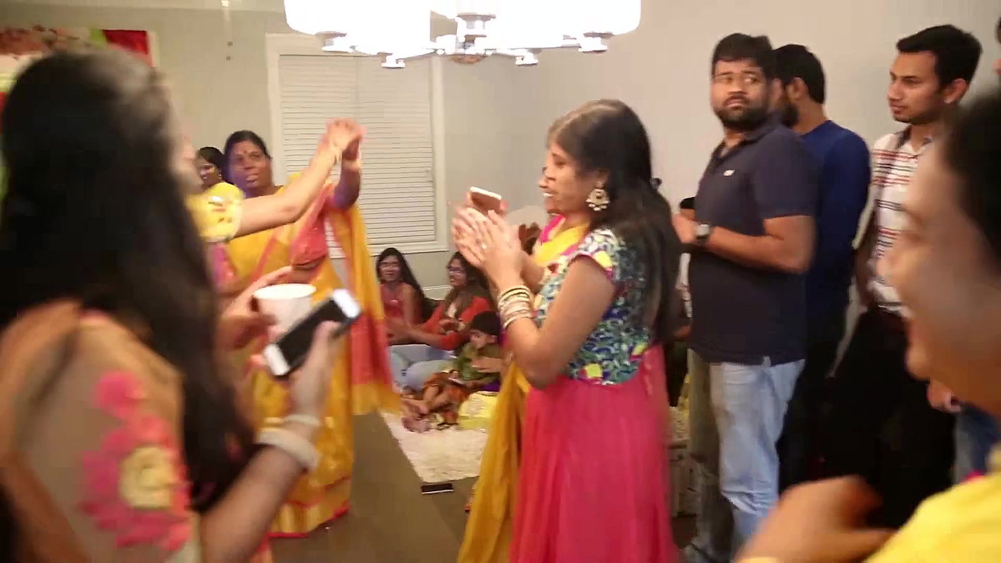 Cute Desi Girl Huge Cleavage