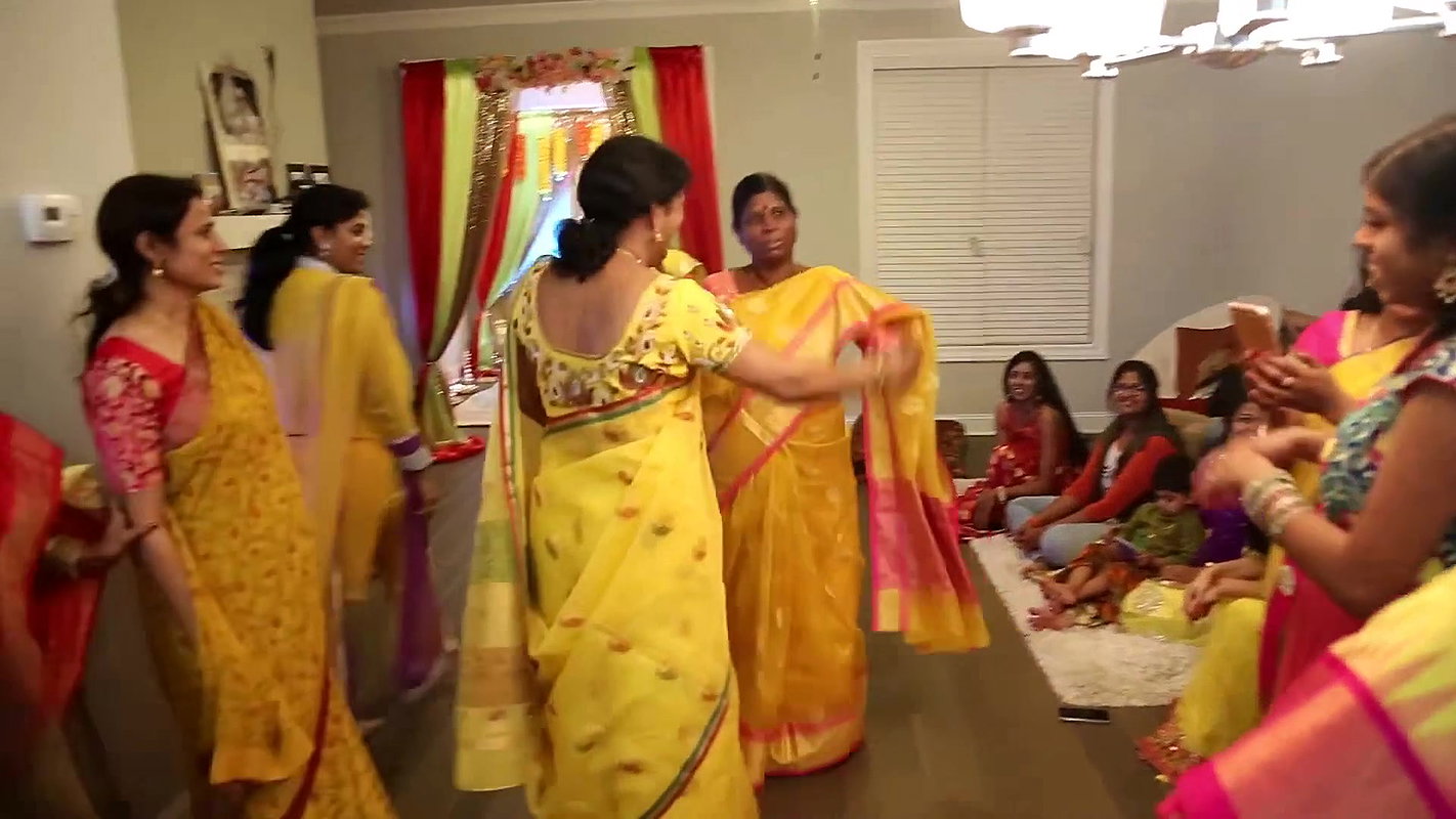 Cute Desi Girl Huge Cleavage