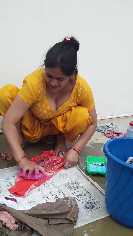 Aunty Big Boobs and cleavage 7