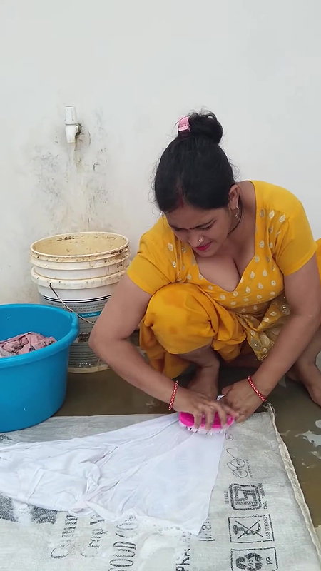 Aunty Big Boobs and cleavage 7