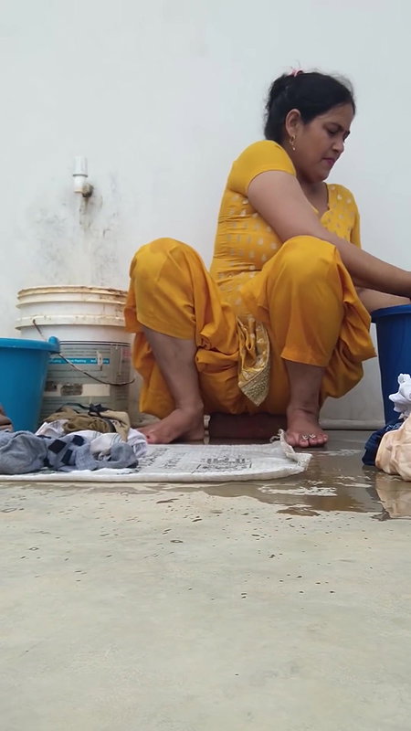 Aunty Big Boobs and cleavage 7