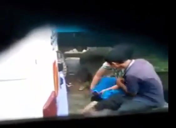 Lovers Fucking in Backside of Bus Depot Capture Hidenly