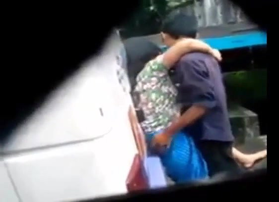 Lovers Fucking in Backside of Bus Depot Capture Hidenly