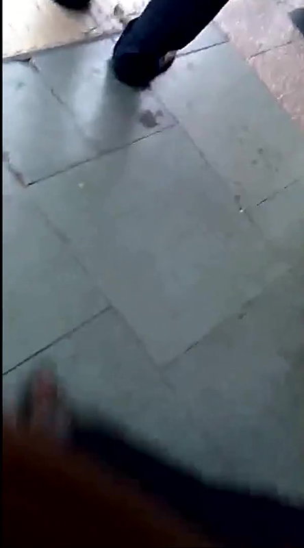 Hot Aunty Open navel show from railway station