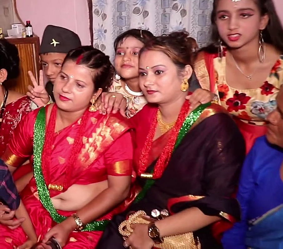 Nepali Lady Open Navel Show