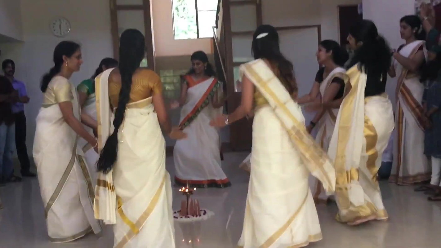 Hot Mallu girl big navel in thriuvathira