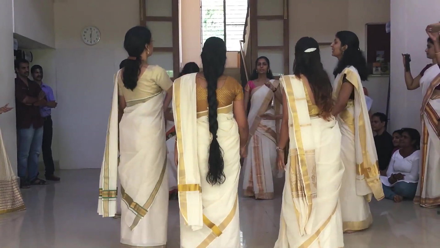 Hot Mallu girl big navel in thriuvathira