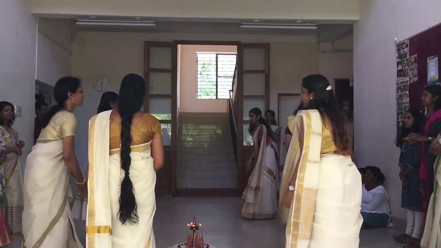 Hot Mallu girl big navel in thriuvathira