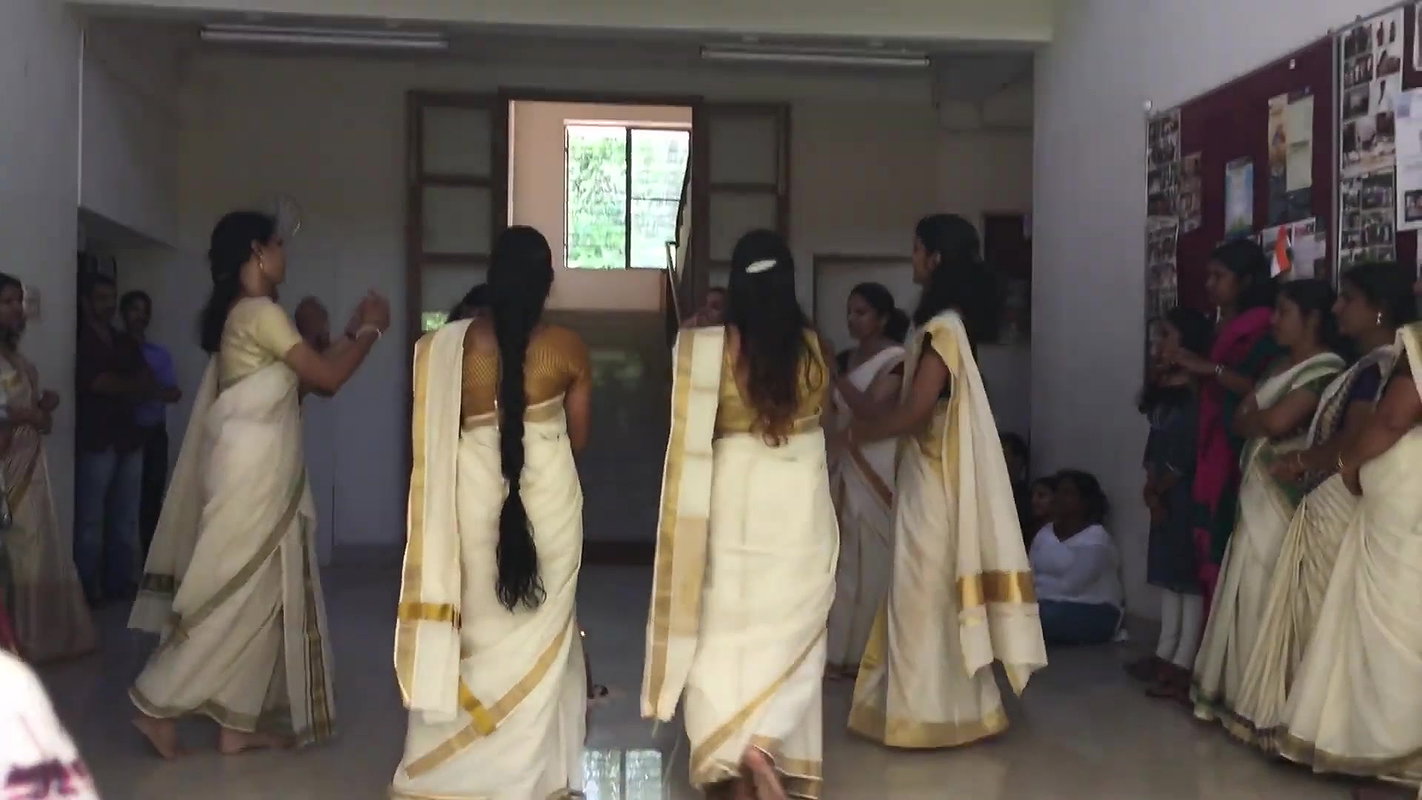 Hot Mallu girl big navel in thriuvathira