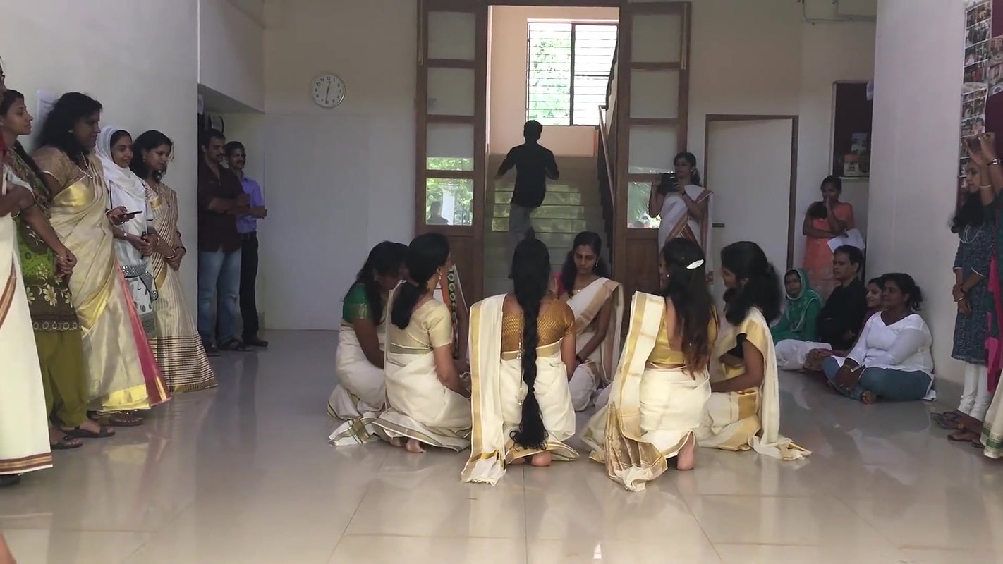 Hot Mallu girl big navel in thriuvathira