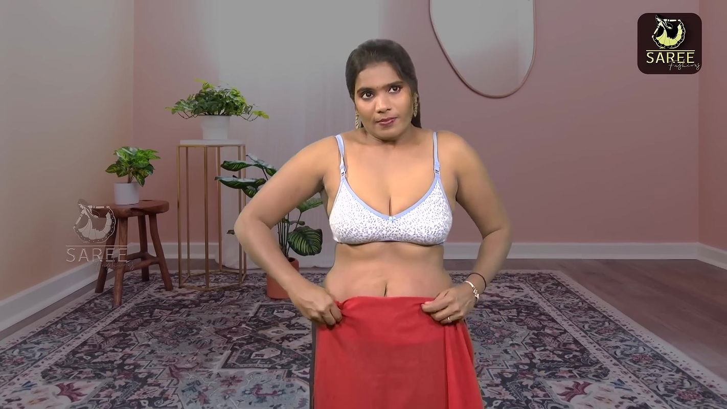 Horny booby aunty wearing sari showing huge cleavage and hot navel backless show