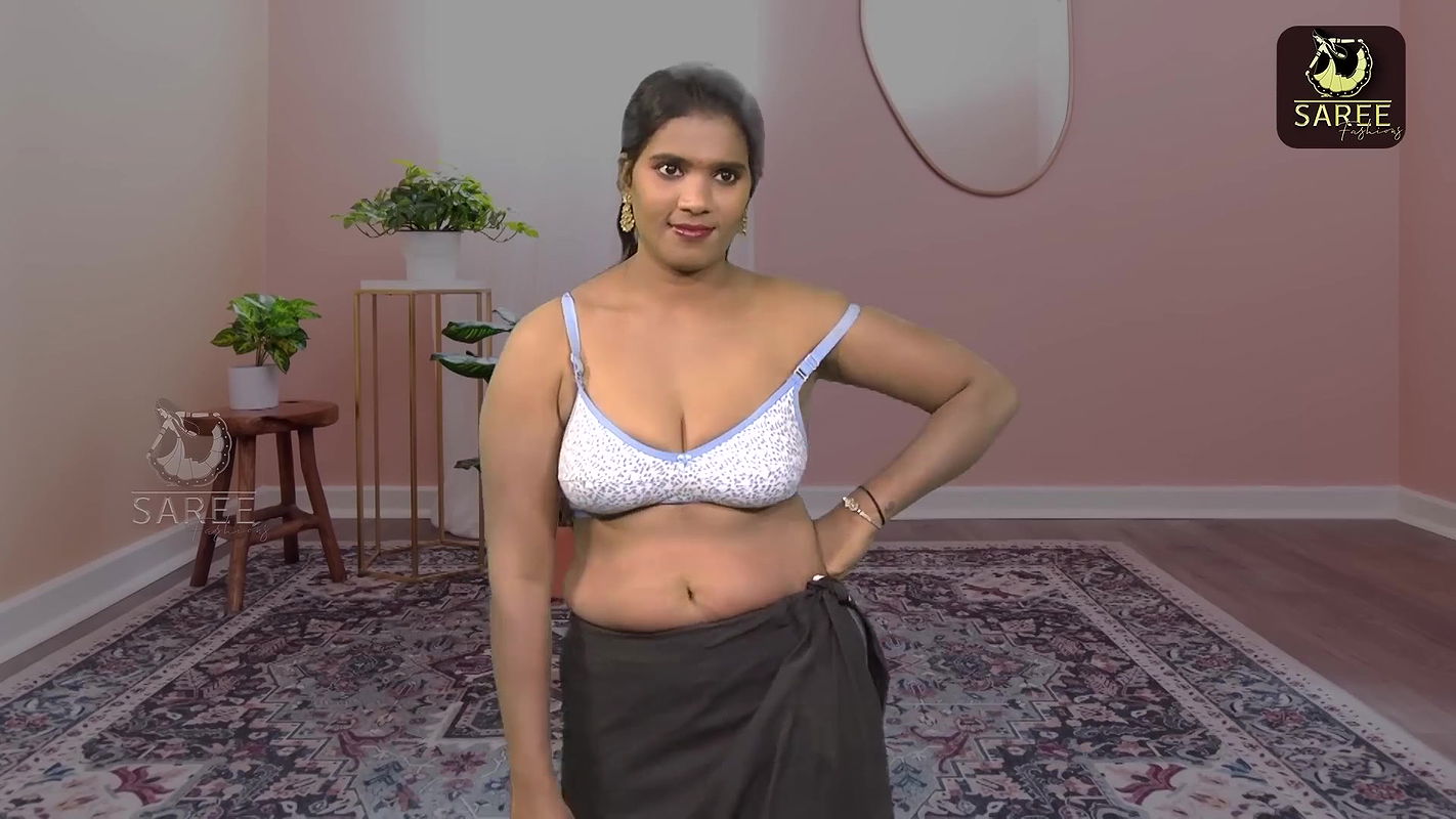 Horny booby aunty wearing sari showing huge cleavage and hot navel backless show