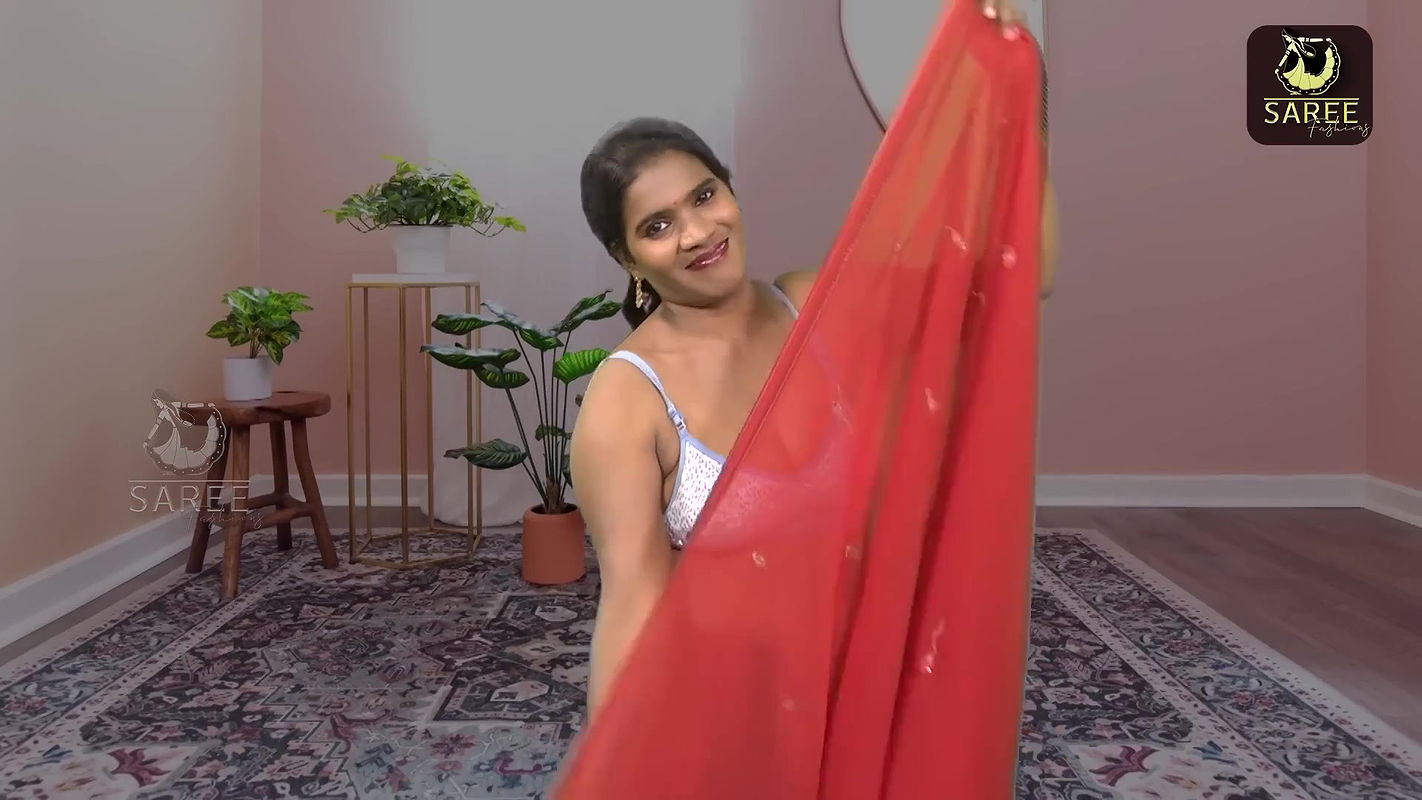 Horny booby aunty wearing sari showing huge cleavage and hot navel backless show